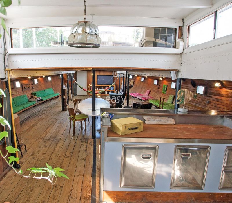 Unusually distinctive and unique setting ideal for a professional photo shoot