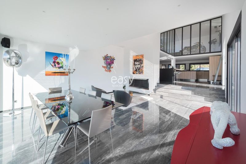 find a suitable filming location in the beautiful city of Montpellier