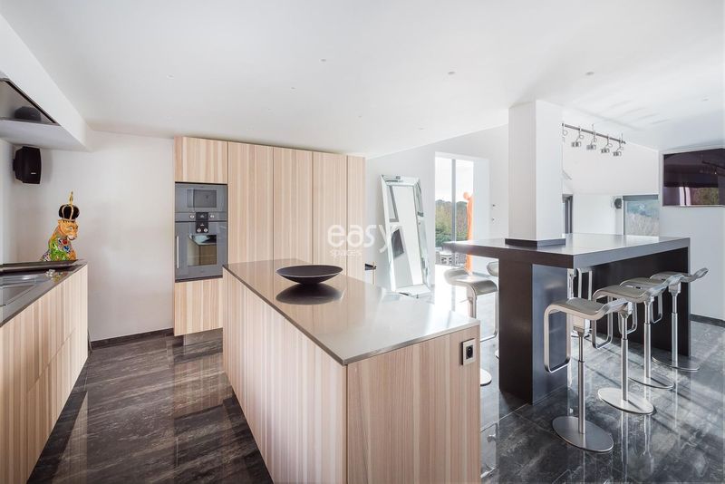 scenery and setups used for filming and photo shoots in Montpellier