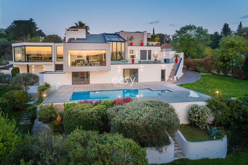 Filming location in the beautiful city of Montpellier in France with rich cultural heritage