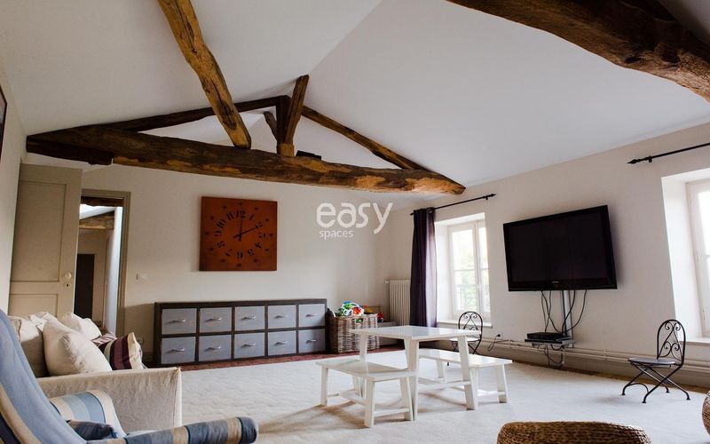 Who definitely knows a specific filming location somewhere in the beautiful city of Lyon?