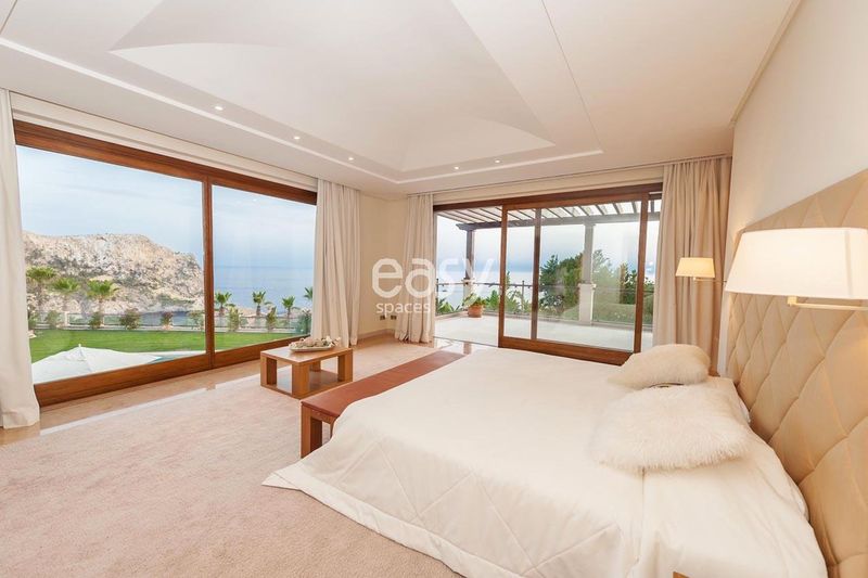 renting a house for a professional photo shoot session in Spain