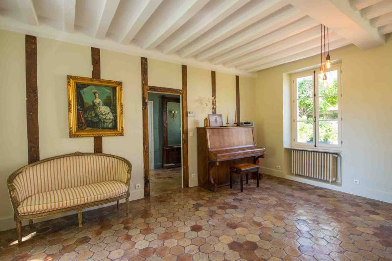 House with garden available for rent for event purposes in Paris, FRANCE