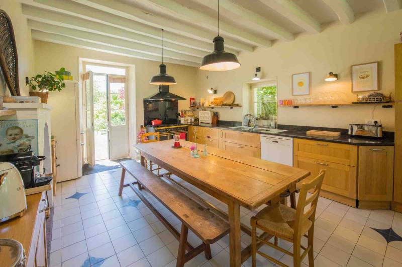 Event venue with a beautiful garden available for rent in Paris, FRANCE