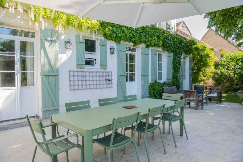 Rustic countryside shooting location available for rent in Paris, FRANCE