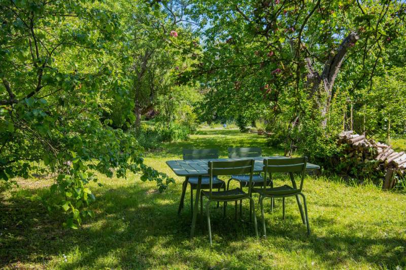 Rustic countryside setting available for rental in the greater Paris area of France