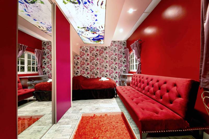 Private location available for rent specifically for filming purposes in Paris, FRANCE