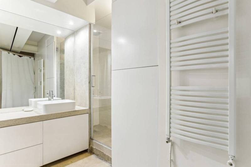 rent an unusual apartment in the center of Paris