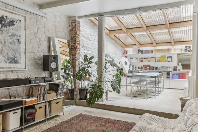 renting an apartment for a film shoot in the center of Paris