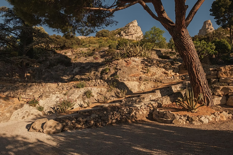 Villa Available for Rent in Marseille, France, Specifically Suitable for Professional Photo Shoots and Filming Sessions