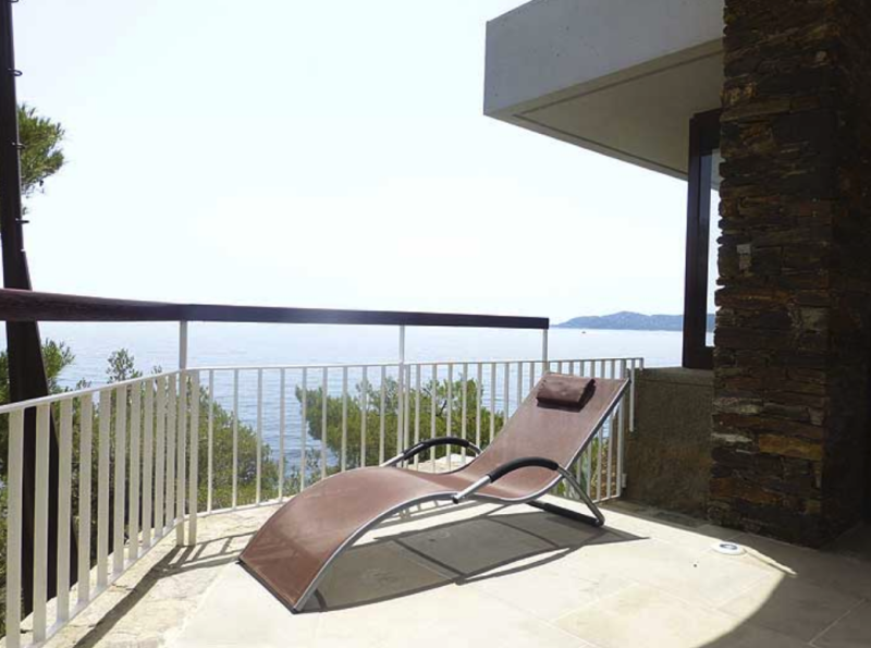 Seaside shooting location with stunning sea view available for rent in the Var region of FRANCE