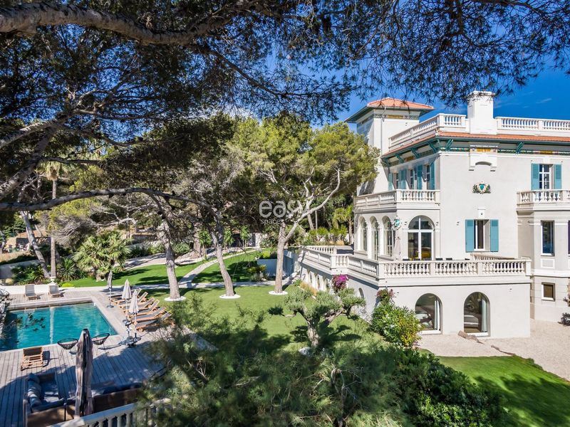 villa with swimming pool and sea view ideal for professional photo shoots in the Var region of France