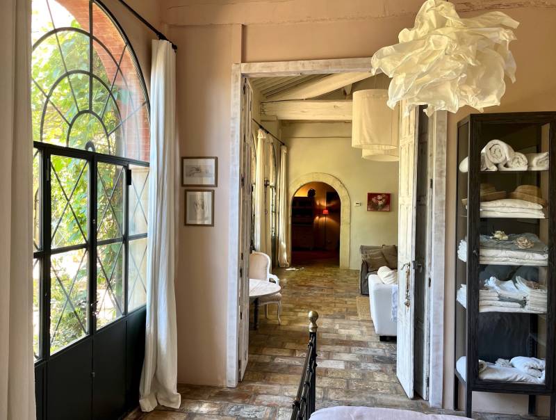 renting out one’s house specifically for the purpose of taking photographs in FRANCE