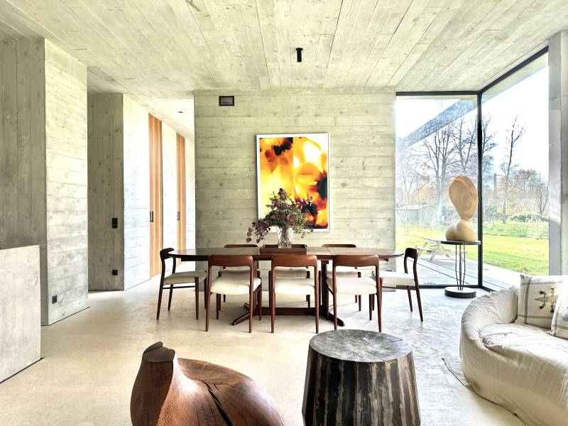 Concrete villa located in France ideal for professional photo shooting in Paris