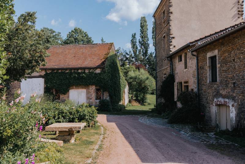 Picturesque and Bucolic Photoshoot Location in Lyon, France