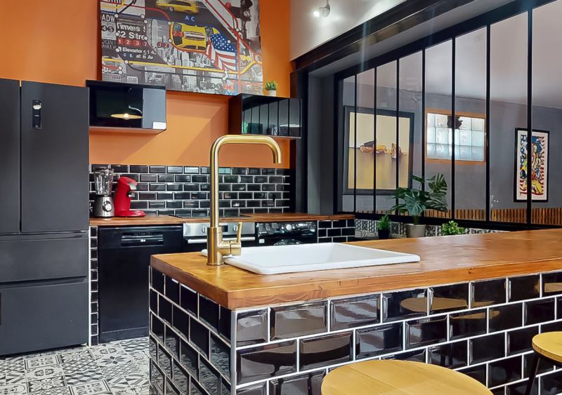 unusual photo shoot location in the center of Paris