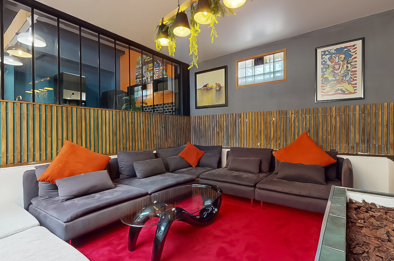 unusual filming location in the center of Paris