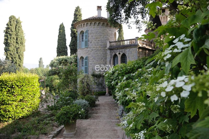 Private location available for rent specifically designed for photo shoots on the French Riviera