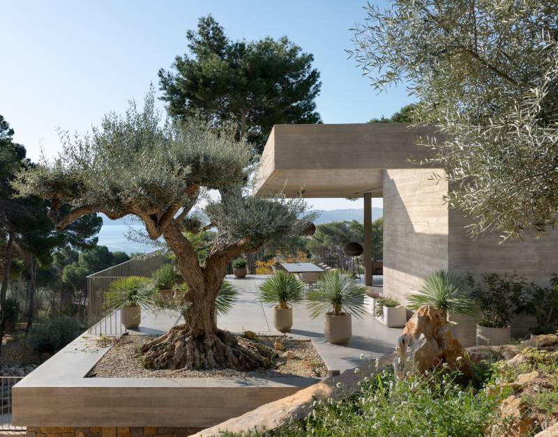 contemporary raw house available for rent for photo shoots mainly located in Spain