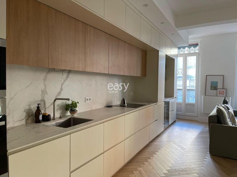 location of the photo shoot in the beautiful city of Toulouse, FRANCE