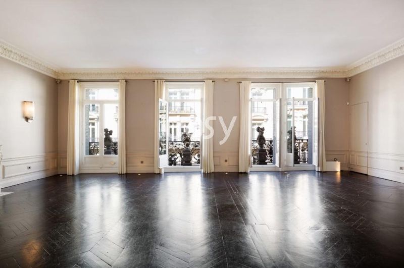 rent an unusual and unique location for a photoshoot in Paris, France