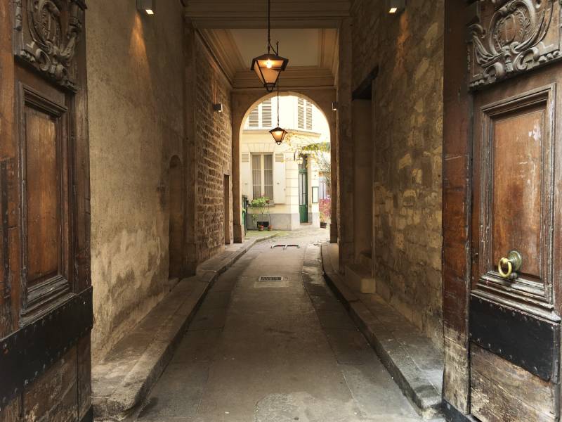 Unconventional and Unique Photography Shooting Location in Paris, France