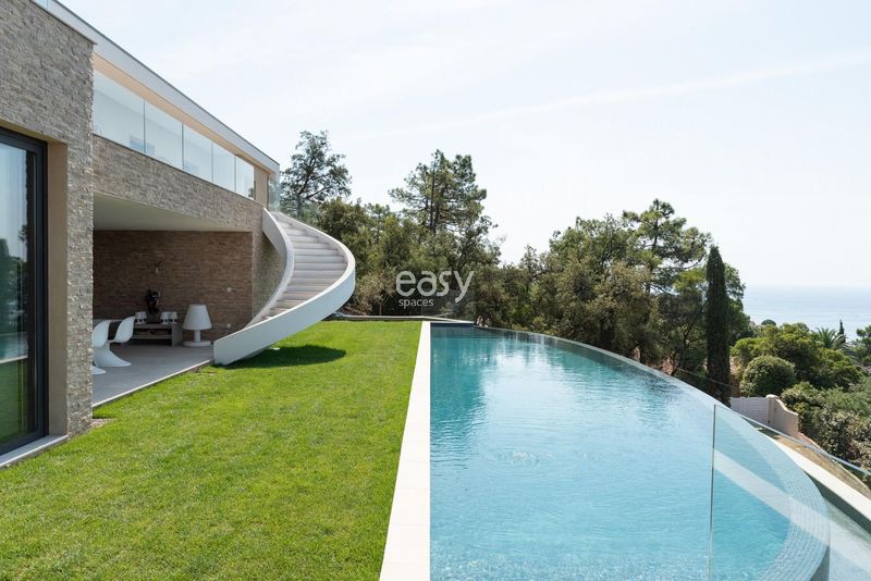 luxurious villa with private swimming pool ideal for photo shoots located in the Var region of FRANCE
