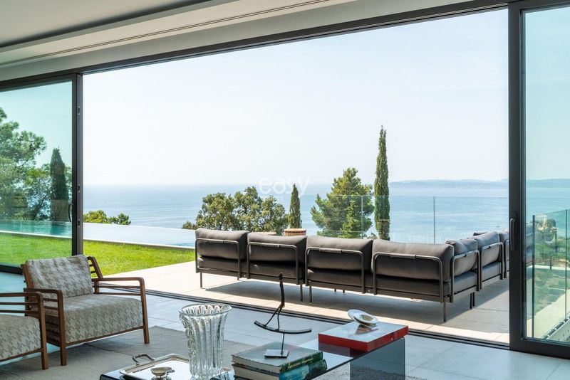 Seaside Filming Location with Stunning Sea Views in the Var Department, FRANCE