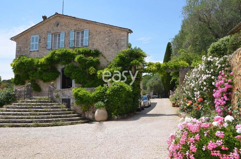 renting a beautiful and authentic set for filming and photo shoots in Cannes