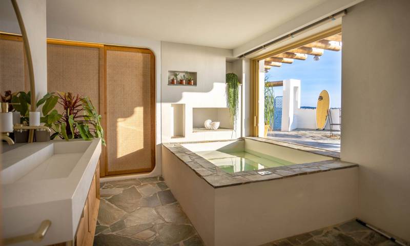 rent a bathroom with sea view for a photo shoot in the Provence-Alpes-Côte d'Azur region, FRANCE