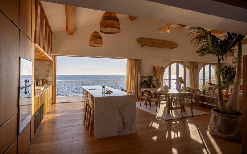 rent a house with direct sea access for filming purposes in the southern region of FRANCE