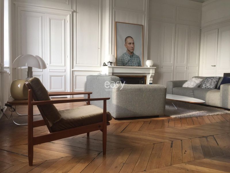 Private location available for rent in Lyon 69, perfect for a professional photo shoot session