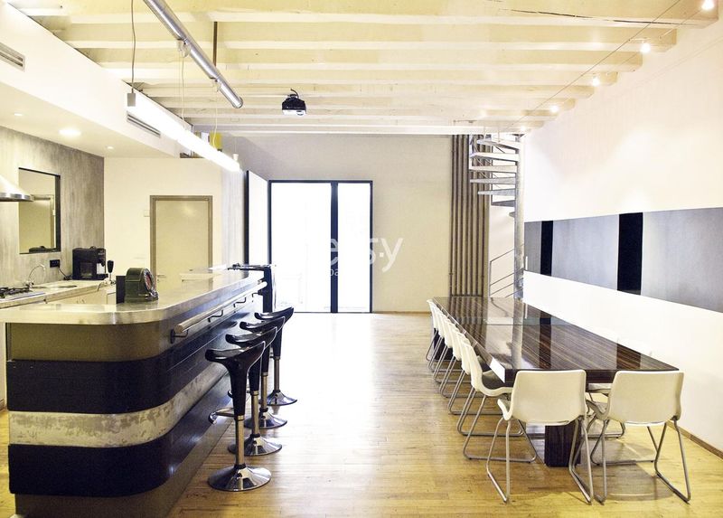 Renting a spacious and stylish loft specifically for photo shoots in Marseille city