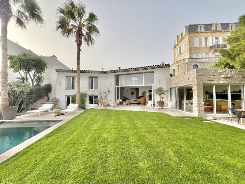 Modern villa ideally designed and perfectly suited for professional photo shoots in Marseille, France