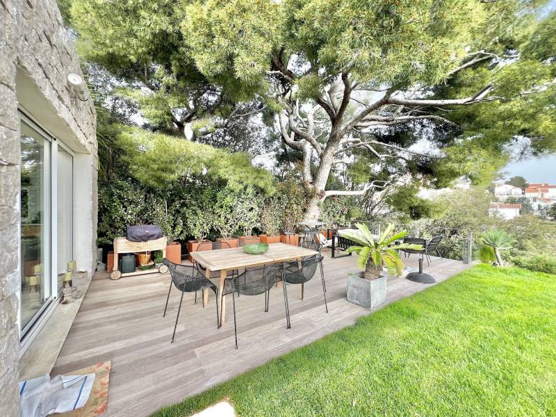 renting out your house for a professional photo and video shooting session in FRANCE