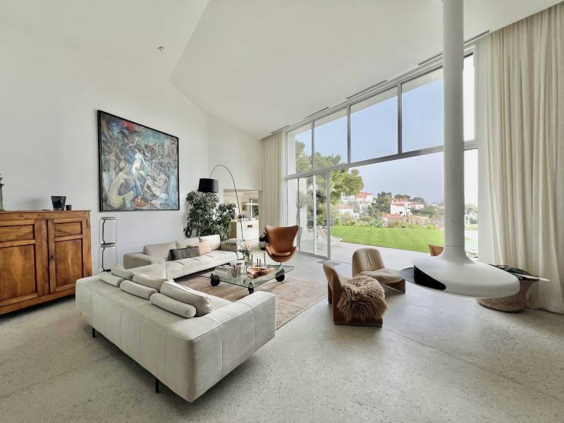 Seaside photo shoot location with stunning sea view in Marseille, FRANCE