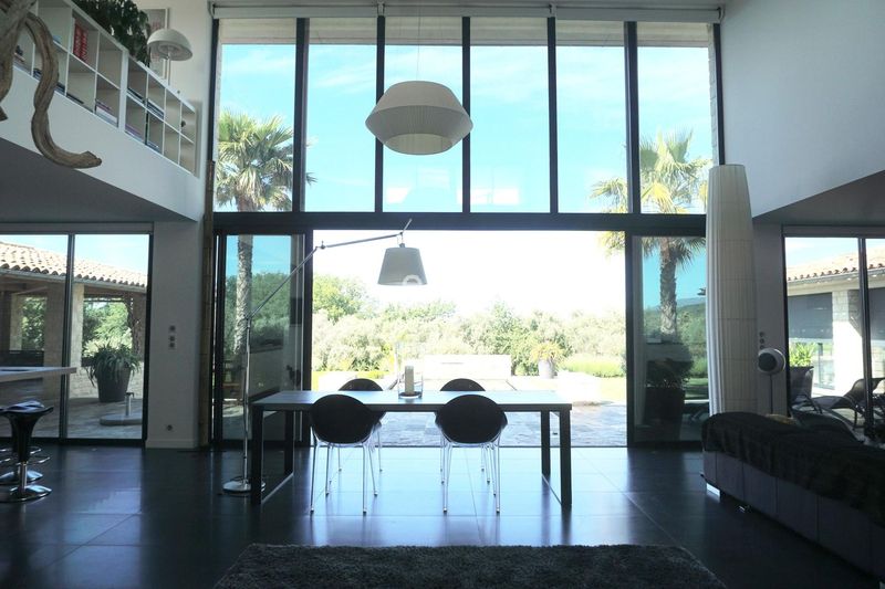 location scouting agency specializing in the Provence-Alpes-Côte d’Azur region with expert local knowledge and services