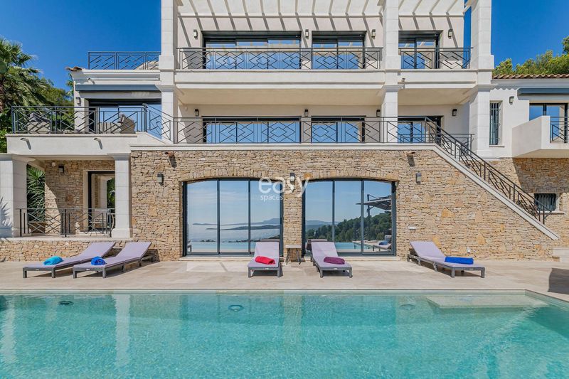 Contemporary villa ideally designed for photo and video shooting in the bar area in FRANCE