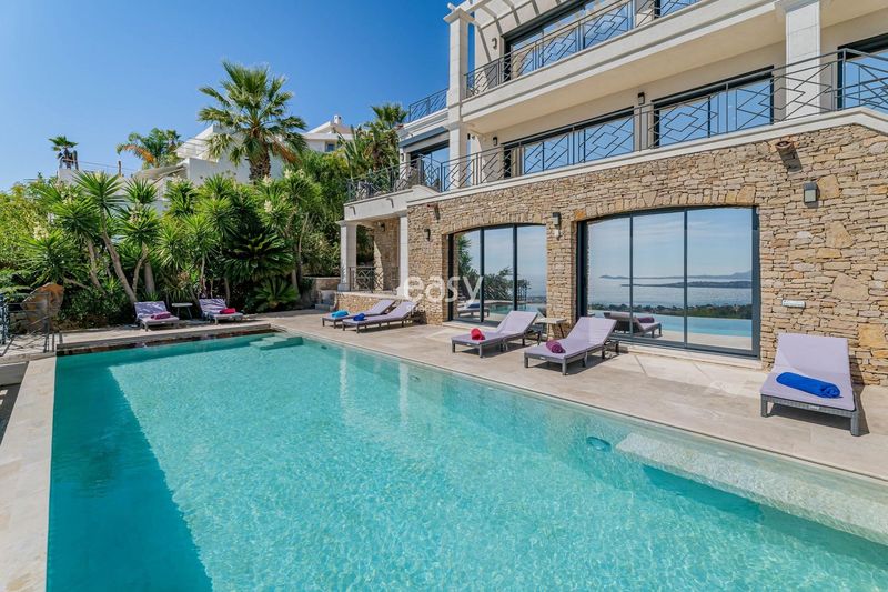 Filming location with sea view in Bandol, a beautiful coastal town in FRANCE