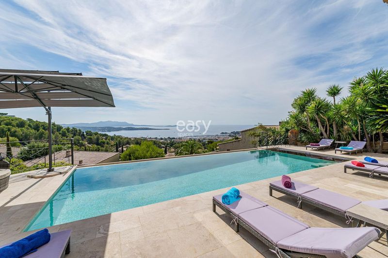 Location of a photo shoot with a sea view in Bandol, FRANCE