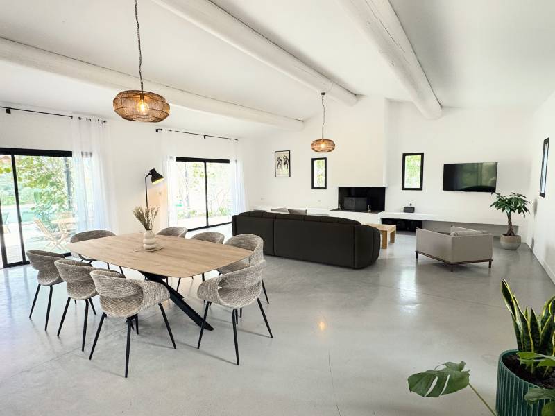 Venue for Hosting Event Activities and Gatherings in the Alpilles Region of France