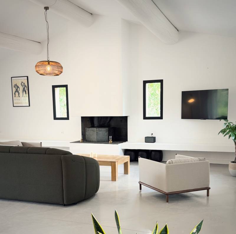 Beautiful house available for rent in FRANCE specifically for photo production in the Alpilles region