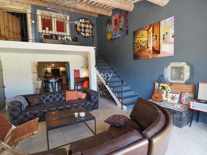 Stone villa for photo shoots located in the picturesque Alpilles region of France