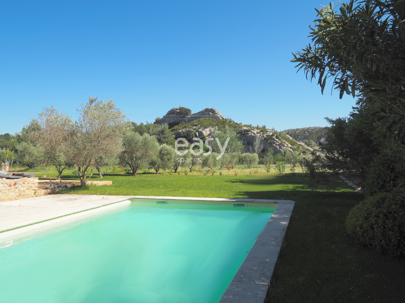 Shooting location set beautifully in the picturesque Alpilles mountains in France