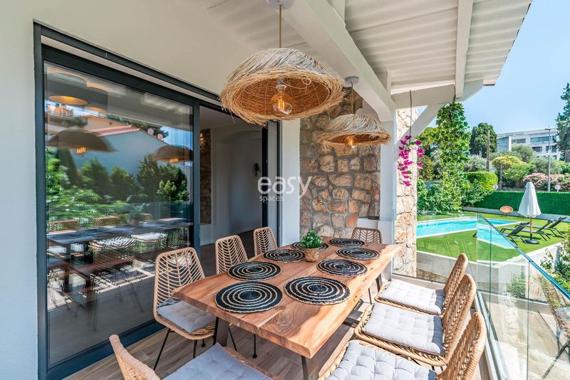 villa with a swimming pool available for rent for photo and video shootings in Cannes, FRANCE