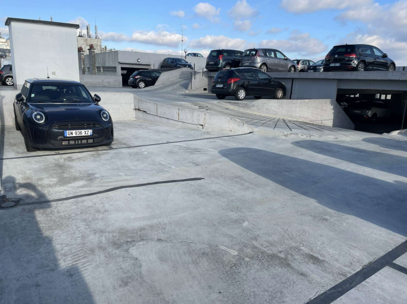 Parisian rooftop for rent for a vehicle exhibition