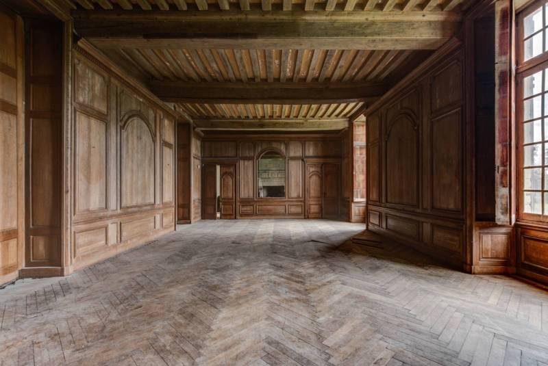 rent a run-down set for filming in Nantes