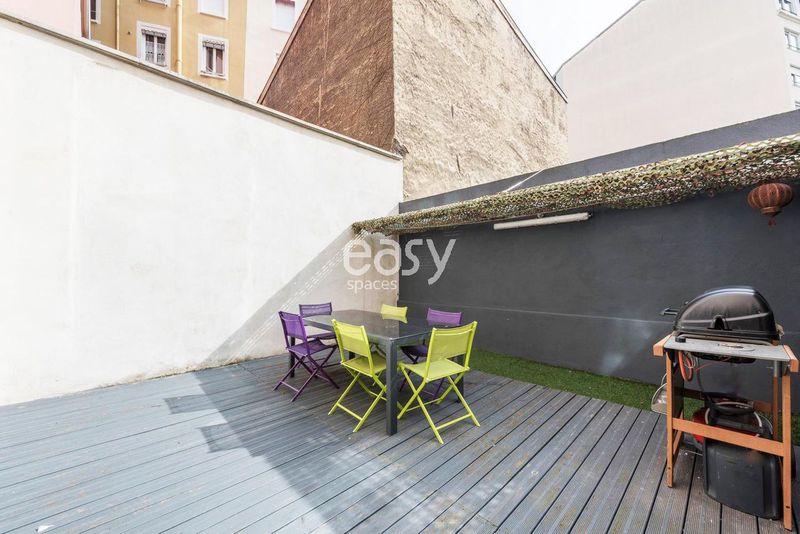 renting venues with outdoor spaces suitable for photo shoots in the city of Lyon