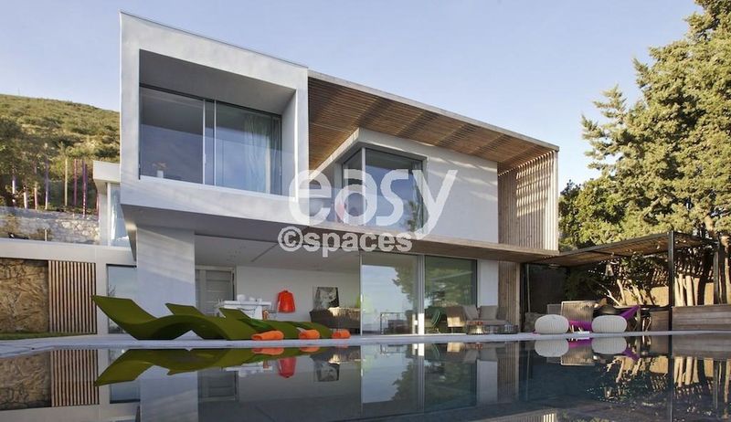 Find a Beautiful Luxurious Villa Ideal for a Professional Photo Shoot or Filming Session in the Stunning Area of Saint-Tropez