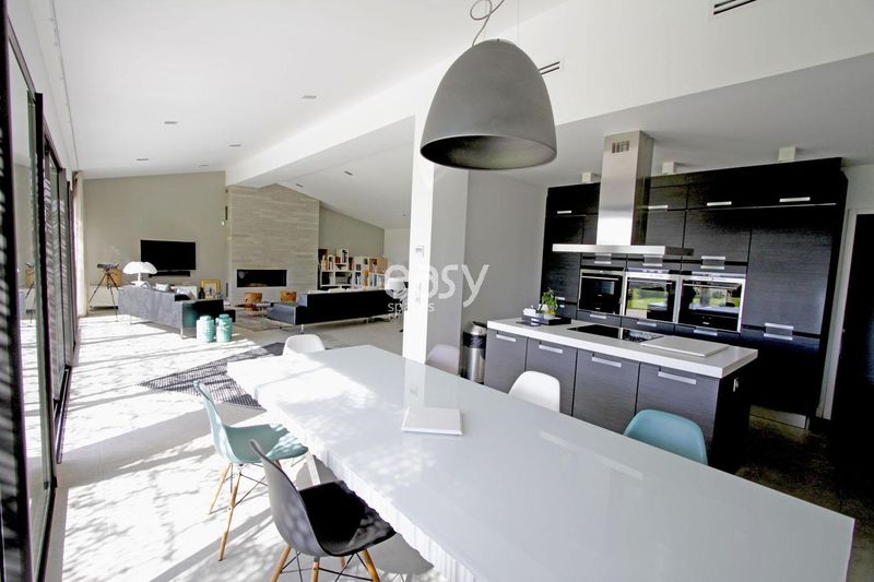 how to properly rent out your house specifically for professional photography purposes?